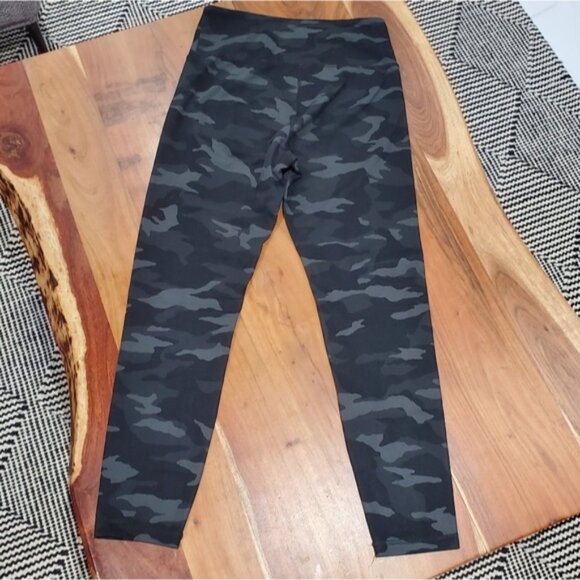 Zobha Camo Leggings- Size M - Picture 2 of 12
